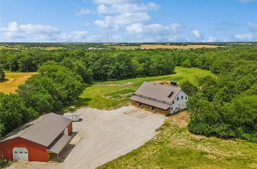 Land with Home for Sale in Chariton, Iowa 46069 235th Trl Chariton, IA 50049